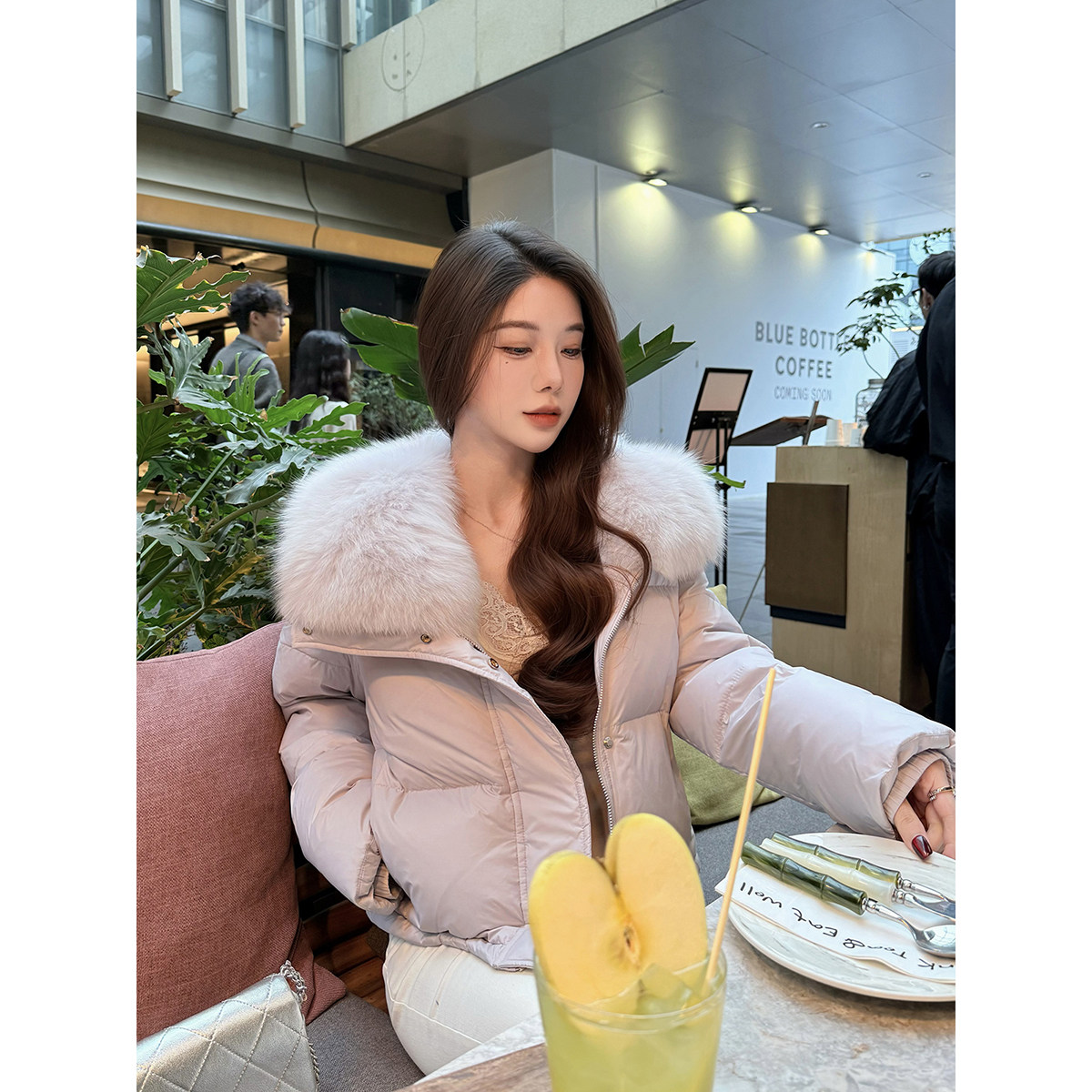 JustQin【慕斯暖包包】2026新冬装狐狸大毛领短款羽绒服女外套