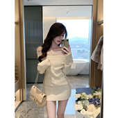 JustQin 蕾丝边性感一字肩针织连衣裙女 春装 美肩沦陷 2026新款