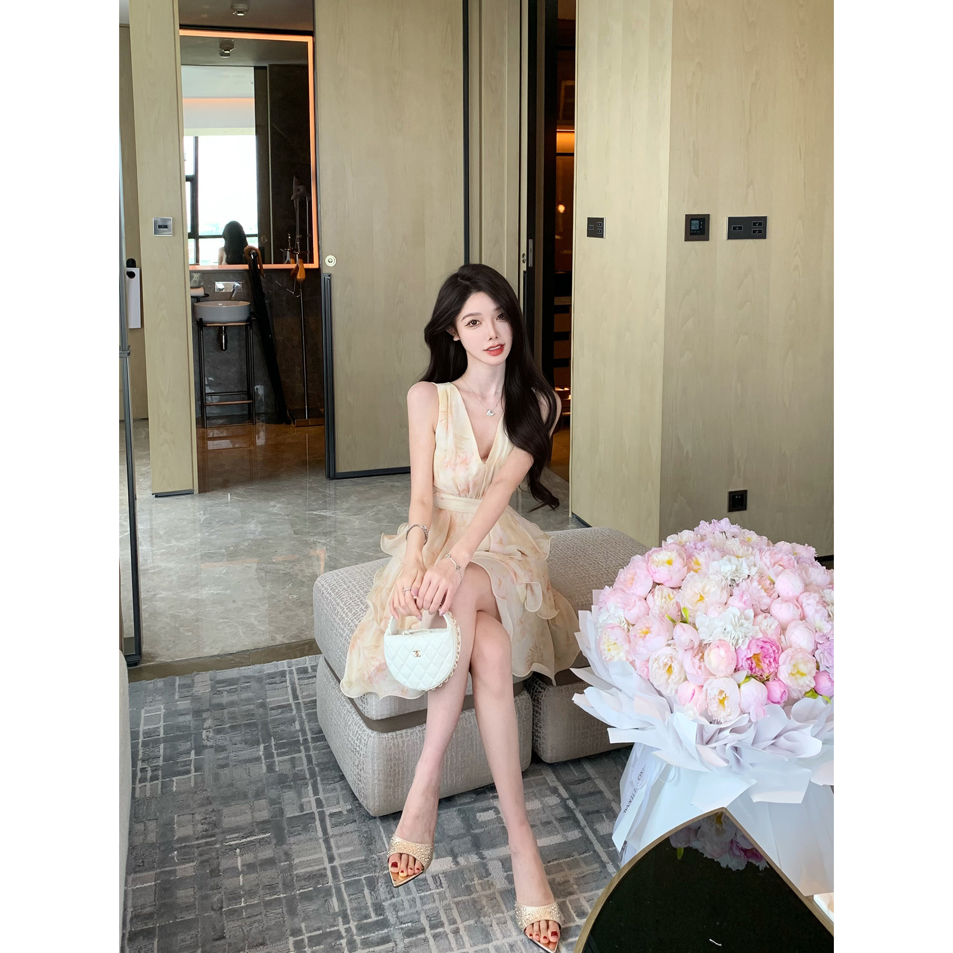 JustQin【浪漫满屋】2026新款夏装性感收腰短裙V领雪纺连衣裙女