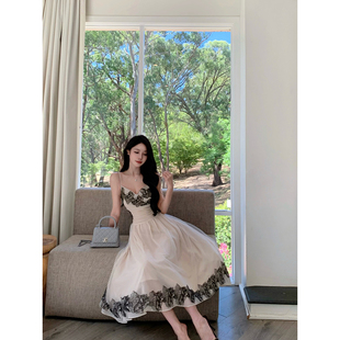 性感花边吊带连衣裙女收腰长裙 2026新春装 JustQin 莉莉安庄园