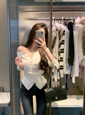 JustQin【耀眼白月光】2025新款秋装链条衬衫收腰性感斜肩衬衫女