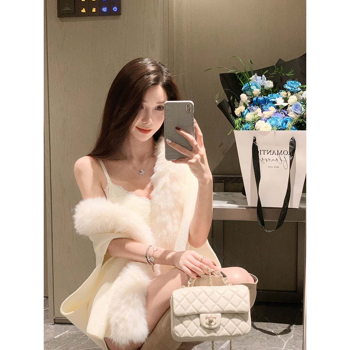 JustQin【北国雪夜】2025秋冬新款贵气上衣人造毛领披肩斗篷外套