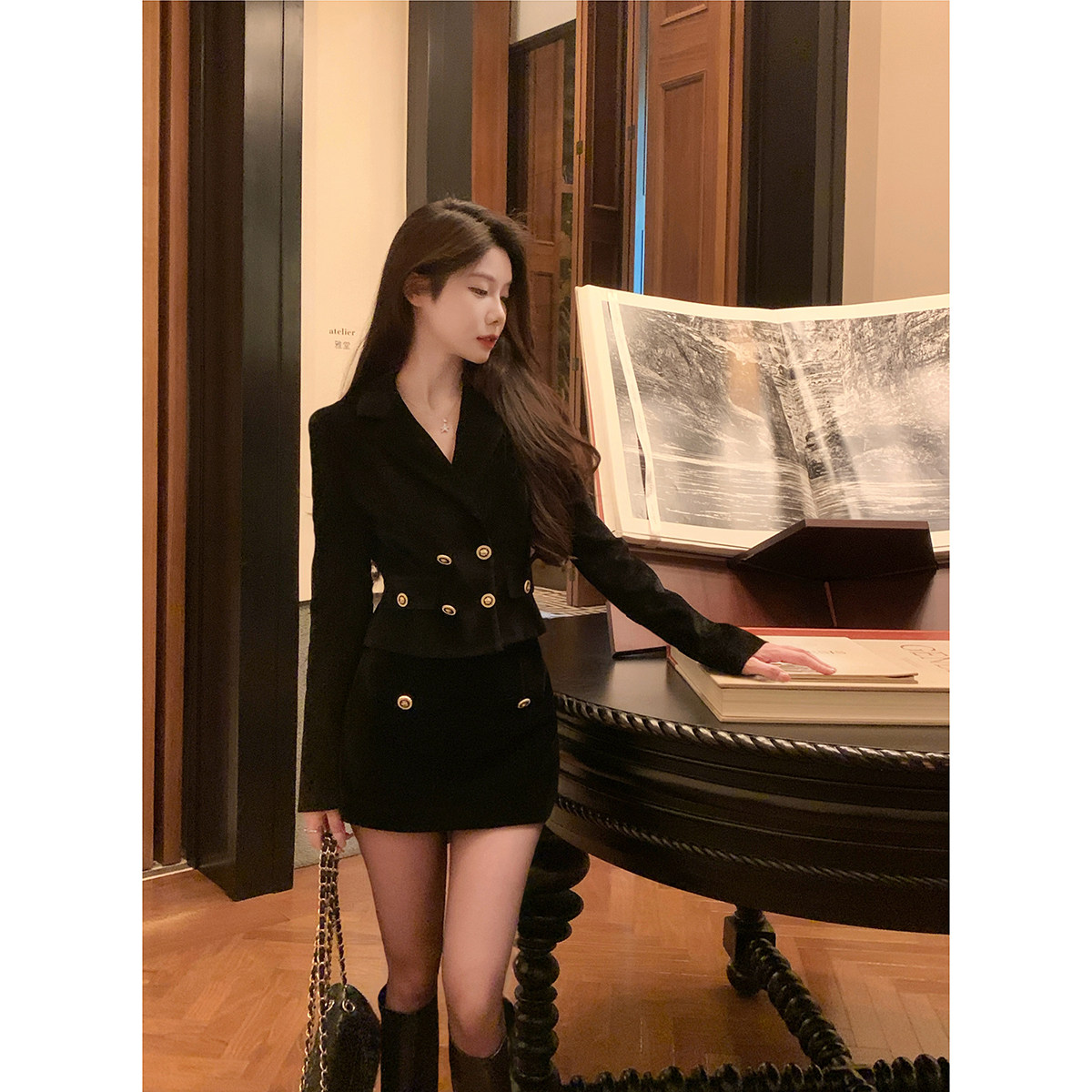 JustQin【法式千金感】春装小香风丝绒外套显瘦高腰半裙两件套装