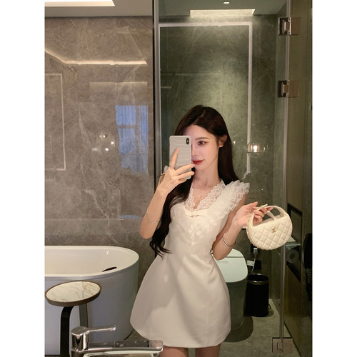 JustQin【公主的衣橱】2026新夏装白色V领短裙收腰性感连衣裙女