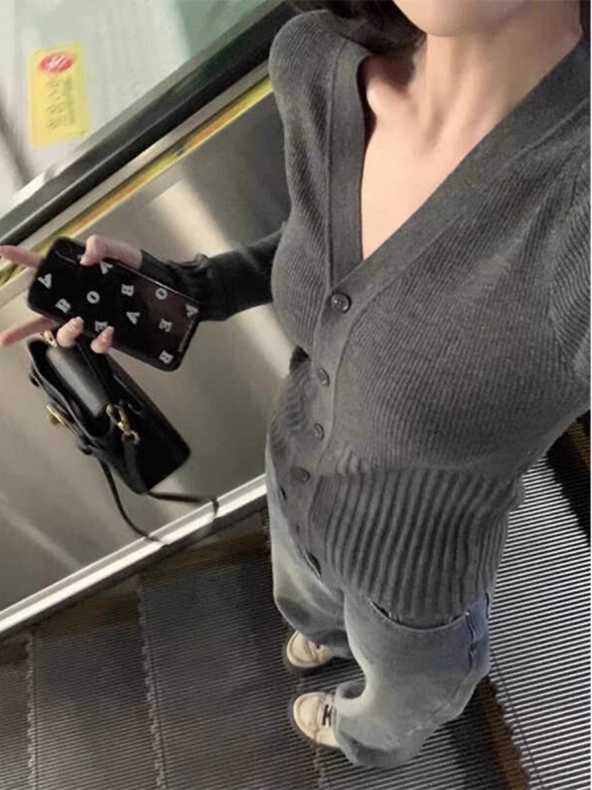 2025春秋新款灰色针织衫女修身穿搭内搭别致气质漂亮V领毛衣开衫