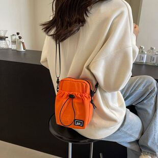 飞鱼设计优品时尚女包斜挎包休闲胸包旅游百搭洋气ins手机包夏潮