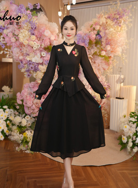 黑色假两件挂脖收腰连衣裙女2025新款巨好看的早秋裙子OHDRI08028