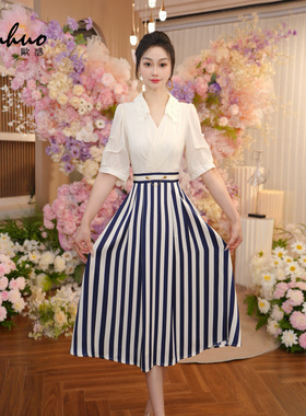 白色拼接条纹束腰型连衣裙女2025夏高级小众不撞款裙子OHDRI07023