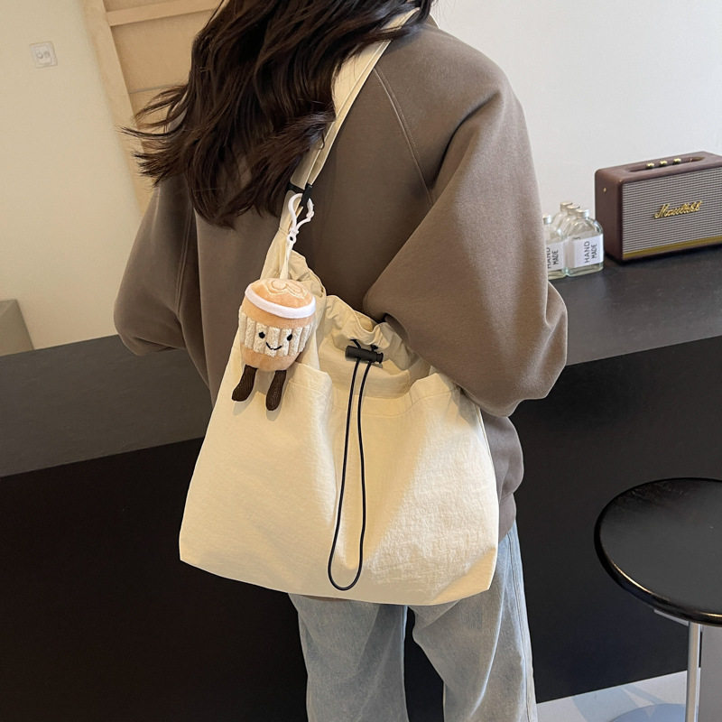 日本日系新款尼龙布包百搭质感
