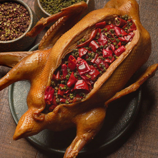 藤椒土鸭四川特产麻椒卤鸭整只板鸭熟食肉下酒菜1.1kg 冷帮主