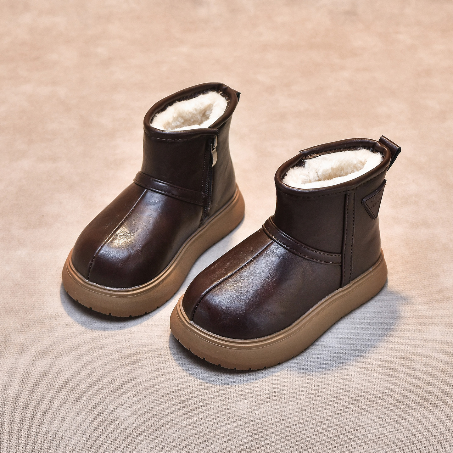 儿童雪地靴加绒加厚冬皮面厚底