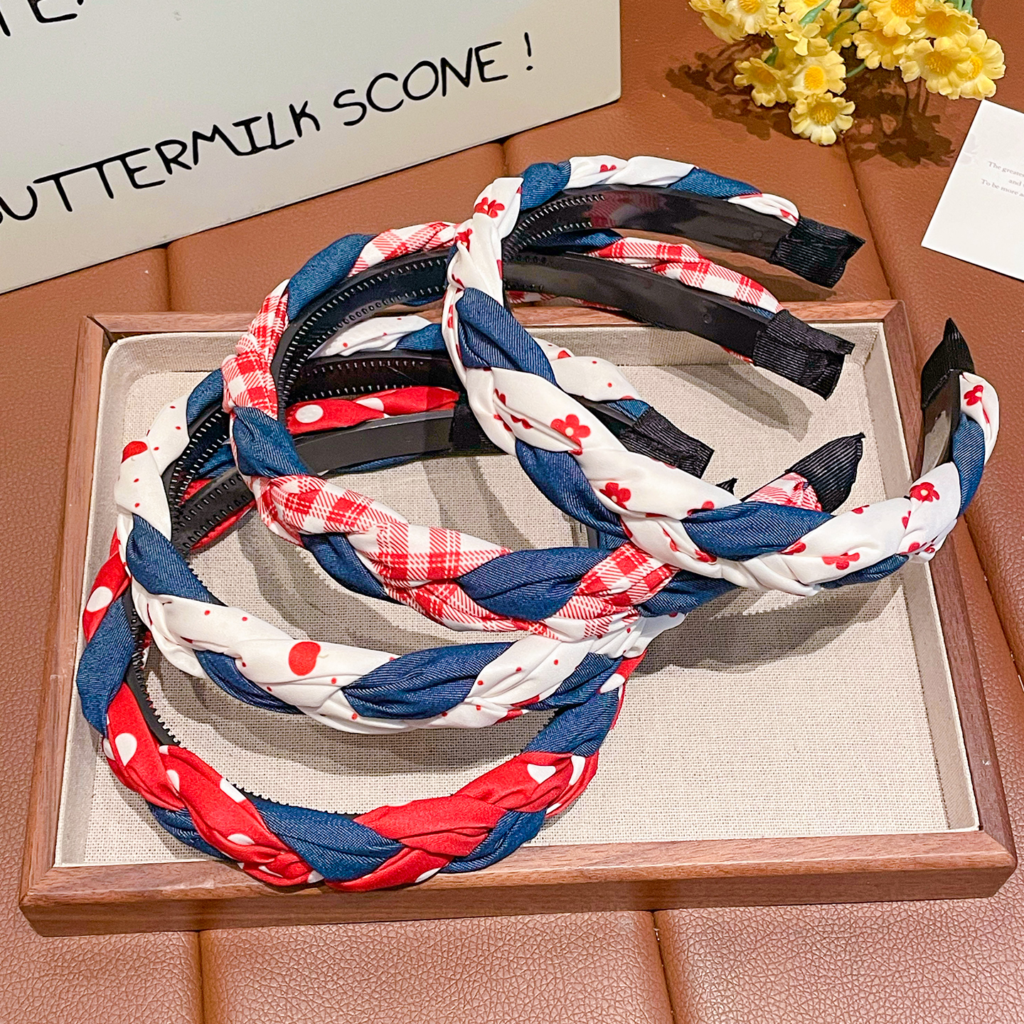 可爱女孩撞色麻花发箍