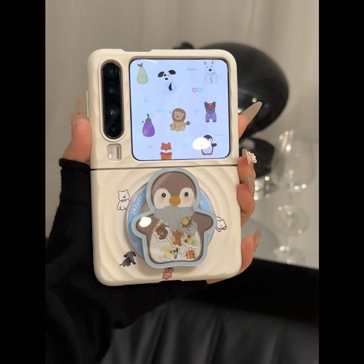 可爱企鹅摇摇乐磁吸支架手机壳