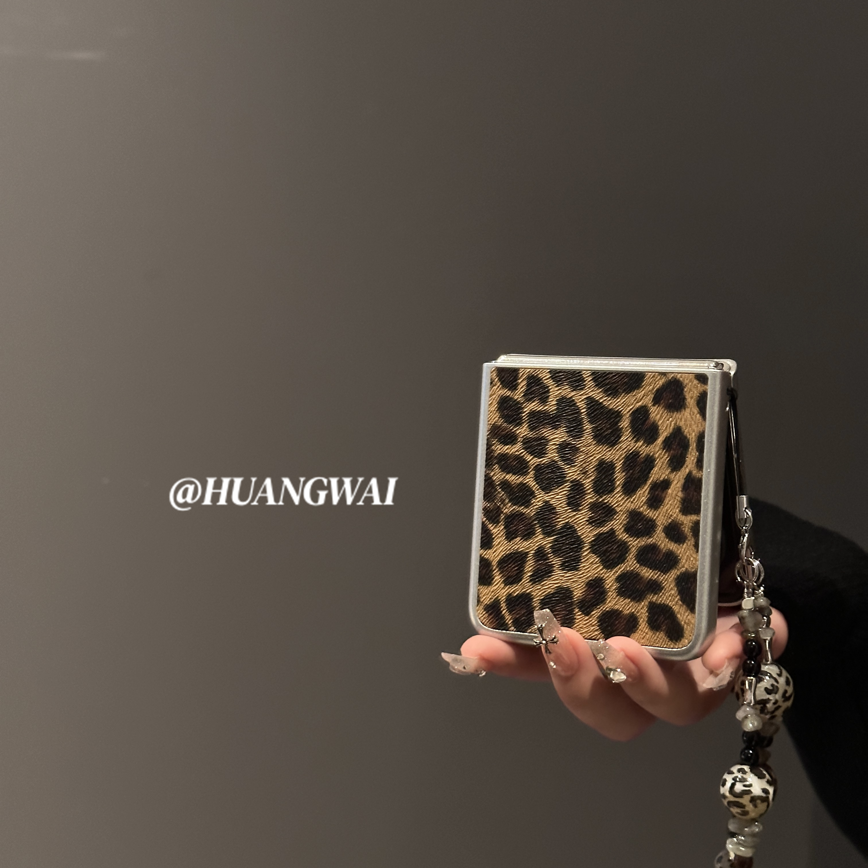 豹纹皮纹折叠屏手机壳