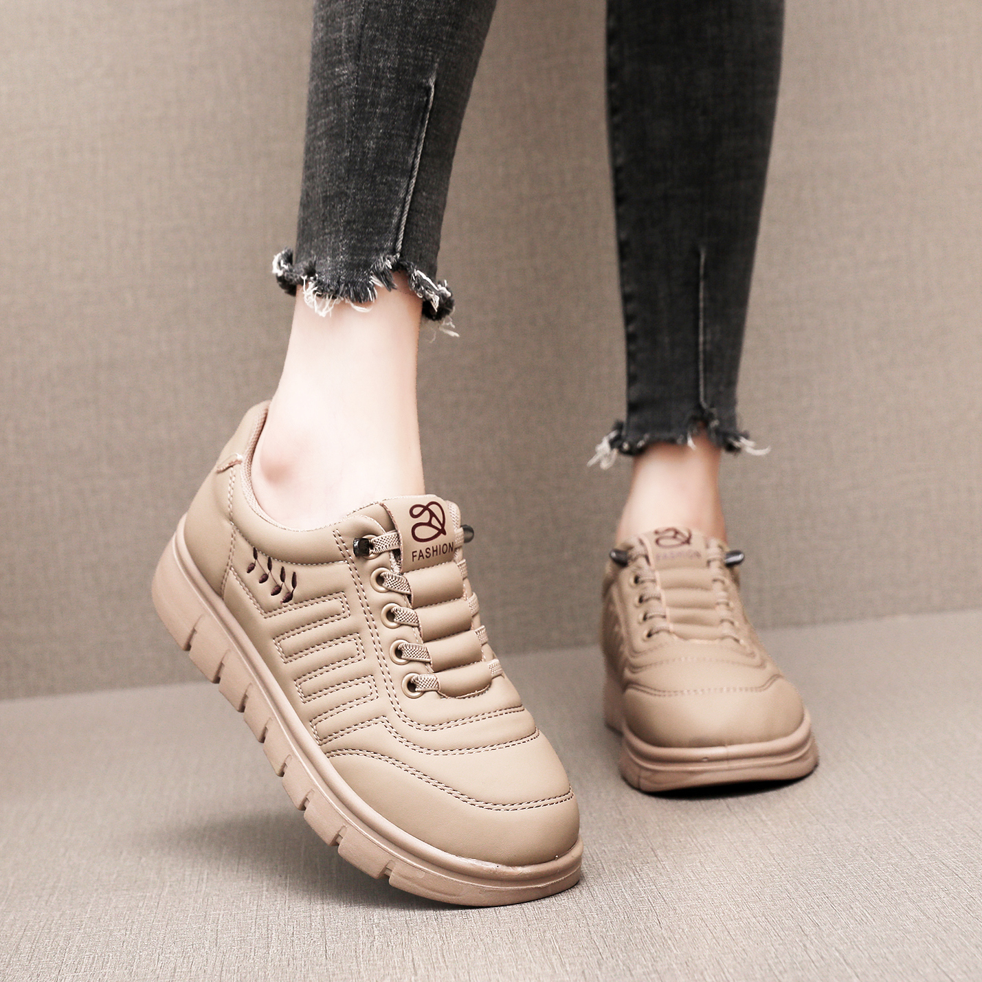 软底妈妈单鞋平底防滑中老年休闲