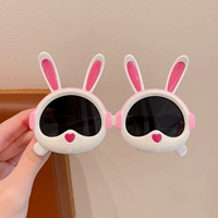 Белые наушники, кролик