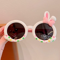 Белая галстук-бабочка, кролик