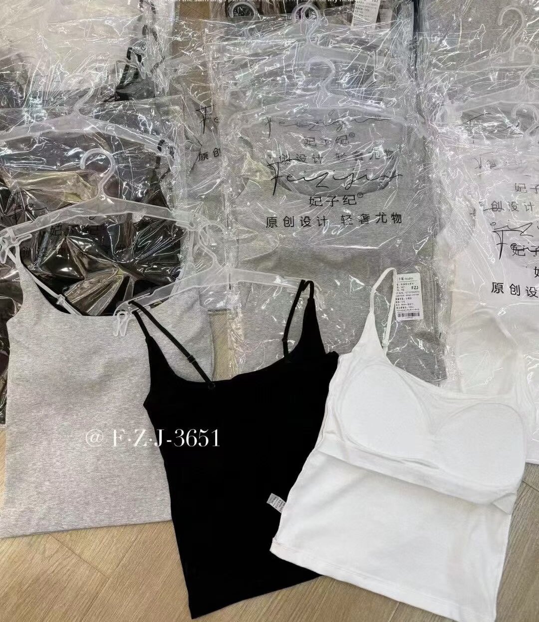 妃子纪3651细带性感中长吊带背心女固定杯修身弹力打底抹胸内衣潮