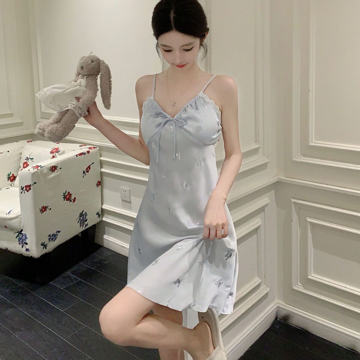 芬腾新款性感睡裙女士夏季吊带冰丝绸睡衣ins印花纯欲睡衣带胸垫