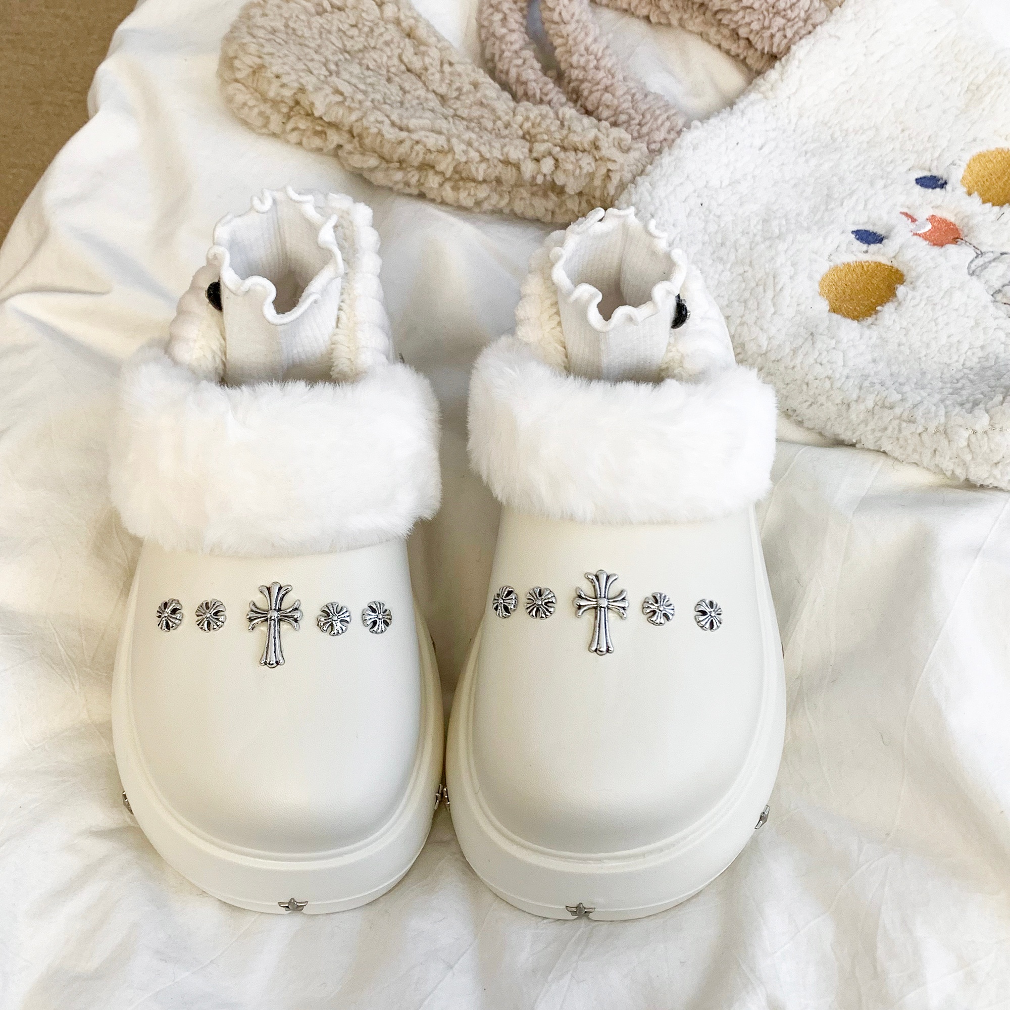 潮流个性十字架铆钉棉鞋女冬踩屎感单鞋舒适保暖一脚蹬eva松糕鞋