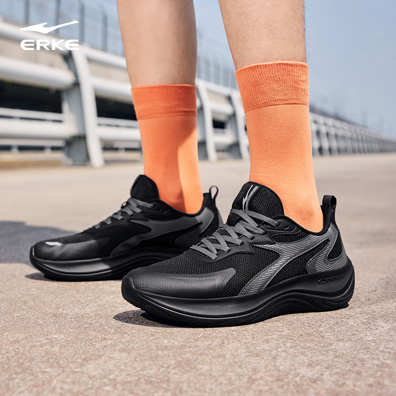 鸿星尔克新款跑鞋男款