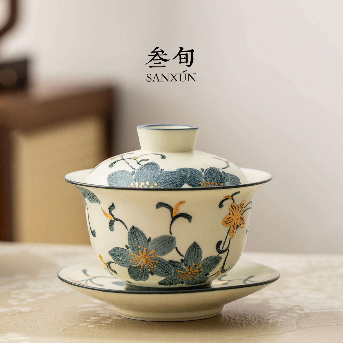 手绘青花缠枝莲三才盖碗茶具图片