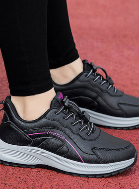 秋冬妈妈鞋中老年舒适不累脚黑色皮面老人鞋女防滑软底老年运动鞋