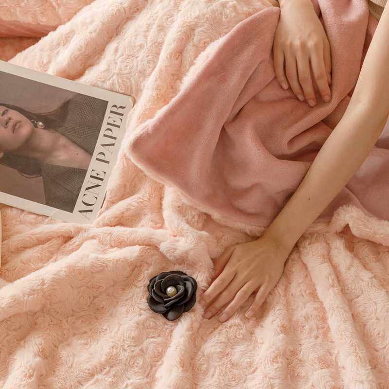 新款直销ins风兔毛绒毛毯多功能盖毯加绒加厚冬季办公午睡披肩兔,居家布艺,抱枕被,淘宝优惠券,粉丝福利购,淘宝优惠卷