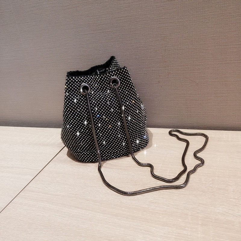 闪亮水钻水桶包女链条韩版个性斜跨包百搭金属包单肩包闪亮bling