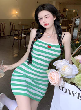 爱心条纹针织吊带收腰连衣裙女