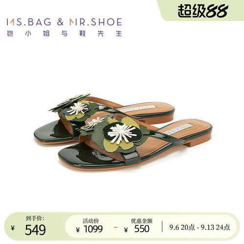 羊皮柔软亲肤，纹理细腻，光泽柔和