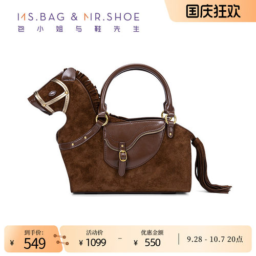 牛反绒自带柔顺的丝光质感，具有休闲慵懒感