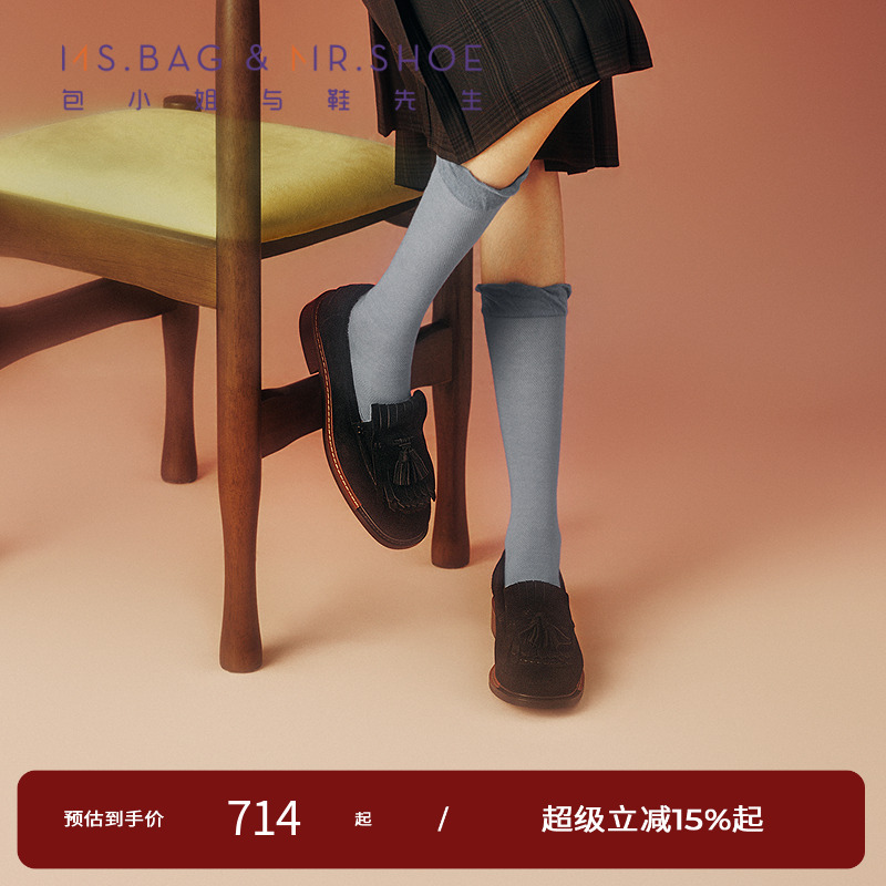 牛反绒丰盈有层次，兼具舒适手感与耐穿特性