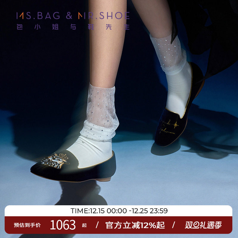 暮色蓝色丝绒展现雅致光泽和柔软的触感