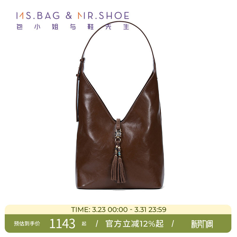 包小姐与鞋先生2026年春季新款棕褐色串珠流苏单肩包女26104
