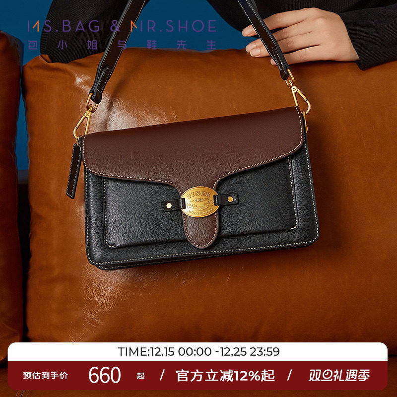 包小姐与鞋先生2025年秋季新品简约拼接翻盖斜挎包女253004