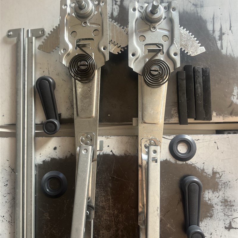 盛昊电动三轮车五门手摇玻璃摇窗器支架总成盛昊X5H7玻璃升降器