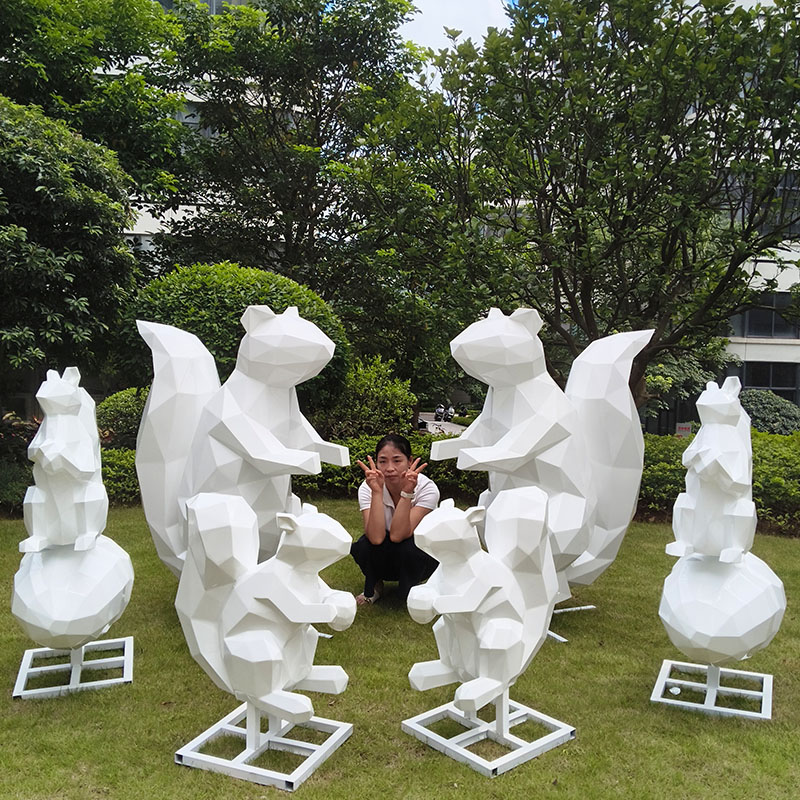 现代简约几何松鼠雕塑摆件户外庭院装饰品创意景观艺术摆设