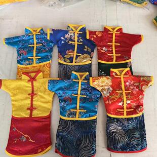 英灵中国古典织锦缎唐服特色工艺礼亲娃娃衣服 男女款颜色随机发