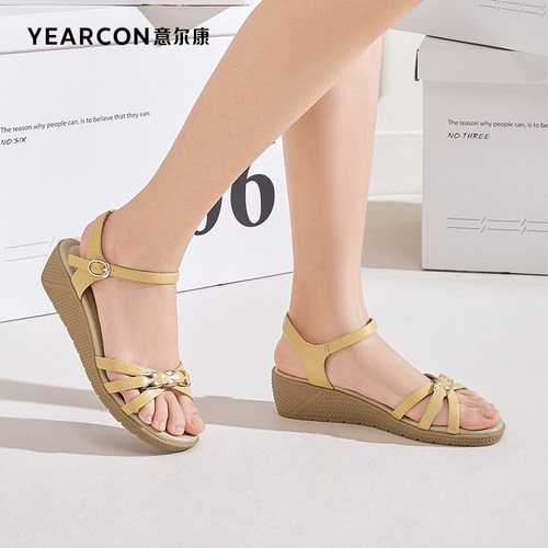 意尔康夏季坡跟妈妈凉鞋女软底