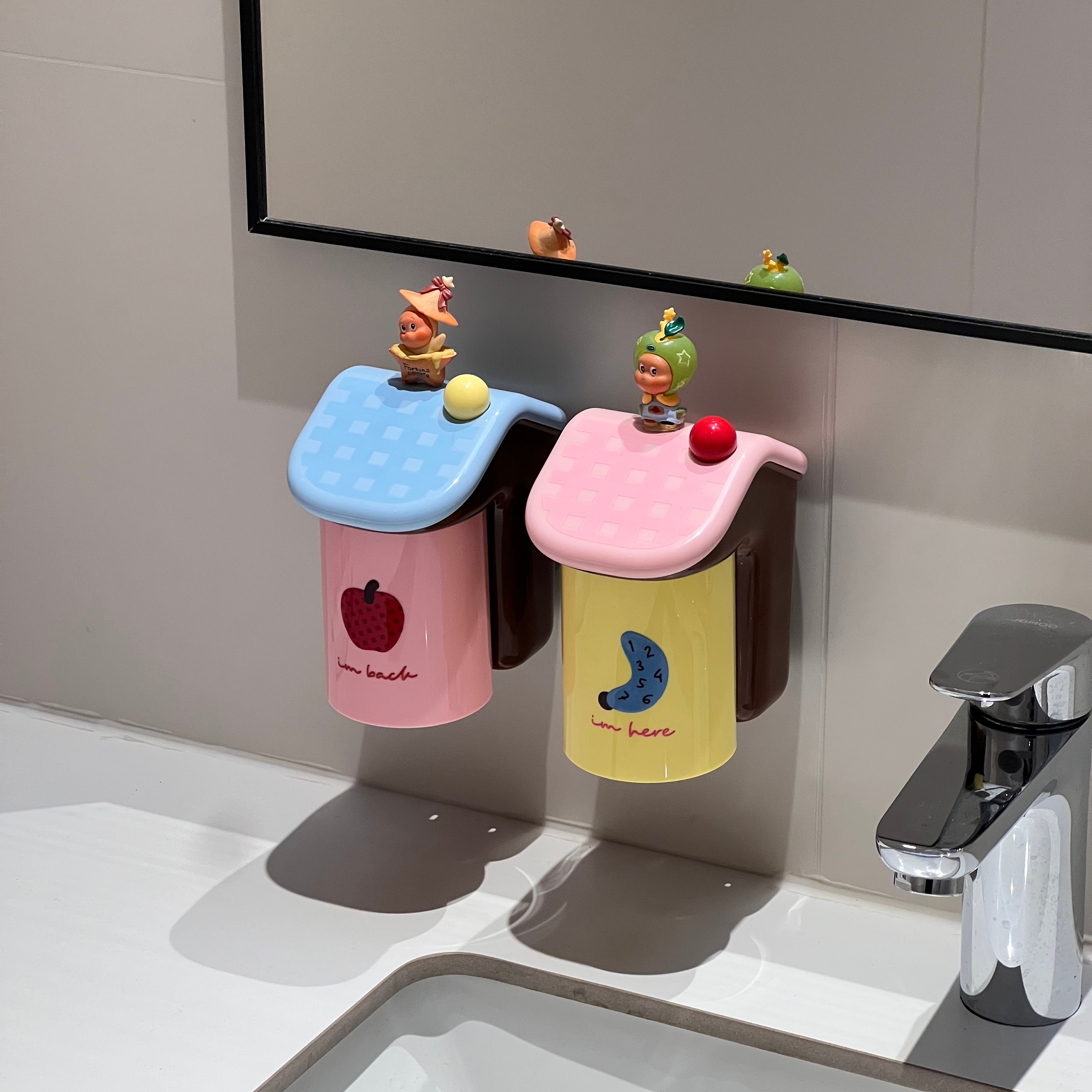 多巴胺小房子牙刷杯壁挂式免打孔牙膏磁吸刷牙杯架子洗漱杯套装