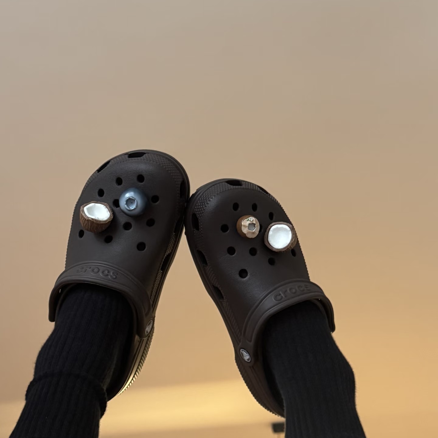 可爱水果搭配黑色鞋花洞洞鞋装饰配饰适配crocs卡扣配件男生芭蕾图片