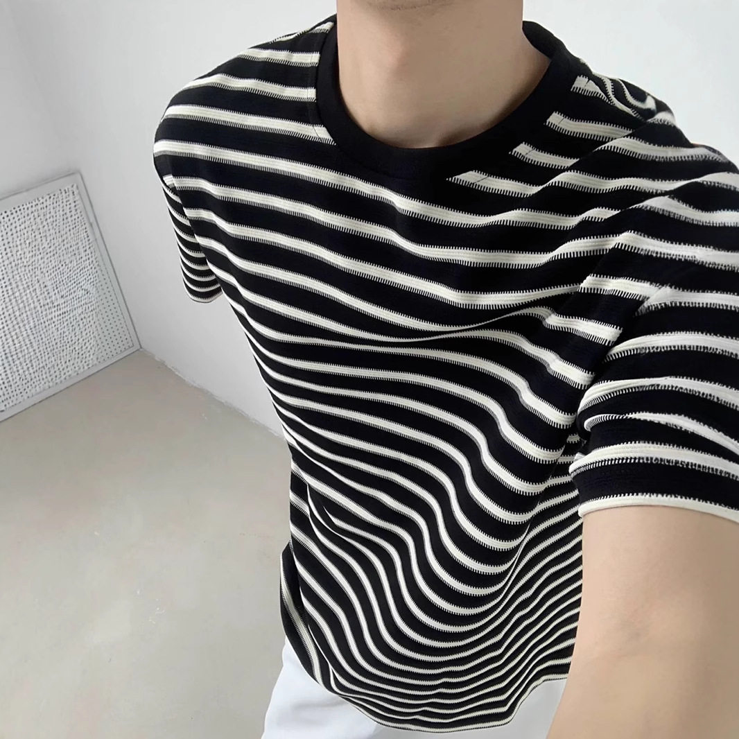 2026黑白立体条纹男短袖