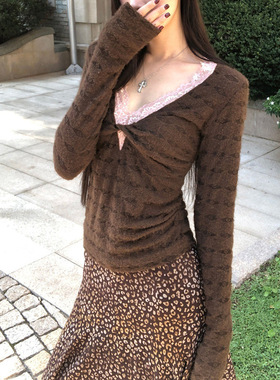 美式复古高级感蕾丝V领假两件长袖上衣早秋修士是显瘦镂空小众T恤