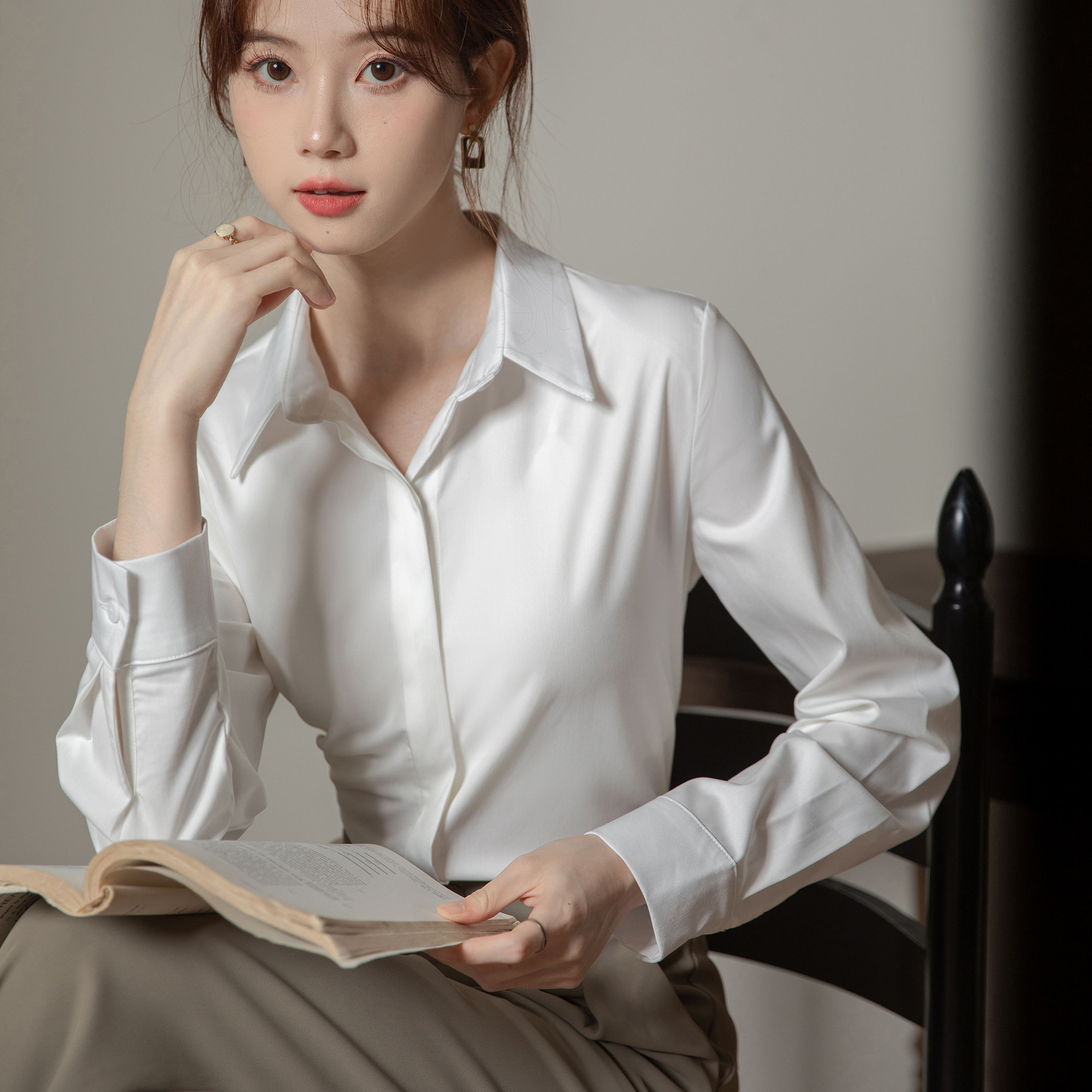 白色长袖抗皱正装衬衫女