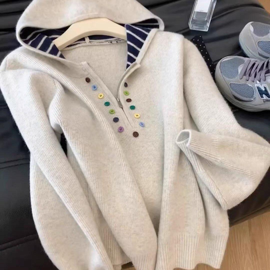 彩色扣装饰连帽针织毛衣女秋冬新款宽松慵懒百搭减龄内搭打底上衣