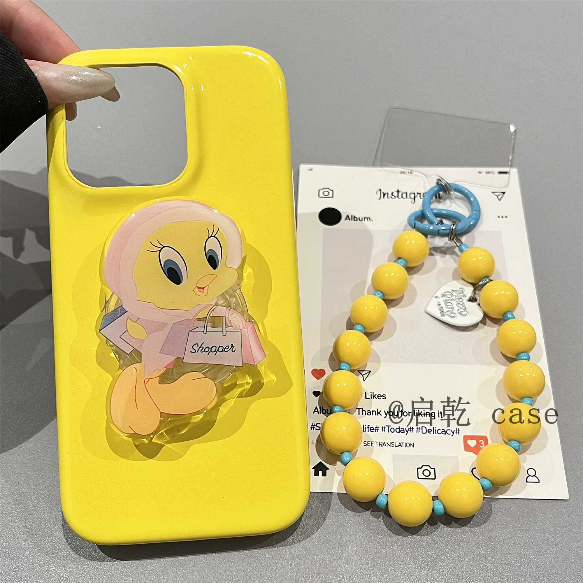 启乾 购物崔弟支架背贴iPhone16/15手机壳适用苹果14/13promax皮质硬壳链条挂绳少女心黄色简约可爱卡通新款