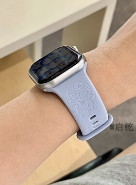 适用iwatchs11/10苹果Applewatch9手表表带SE8蓝色叮当猫7可爱卡通印花硅胶透气6运动5/4/3少女小众趣味新款