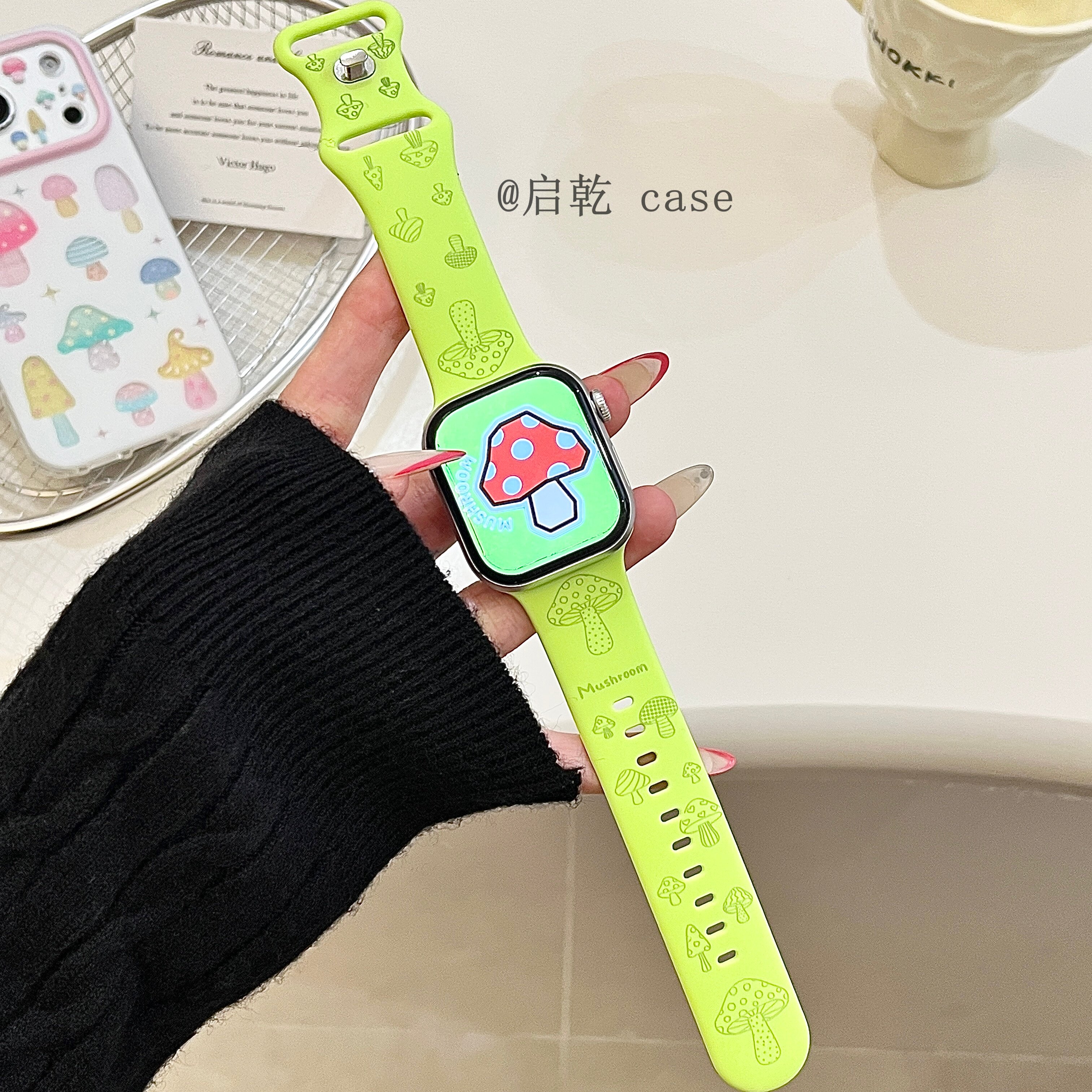 启乾 趣味手绘涂鸦蘑菇适用iwatchs10/9苹果Applewatch7手表表带SE8荧光绿硅胶透气6运动5/4/3防摔小众ins风