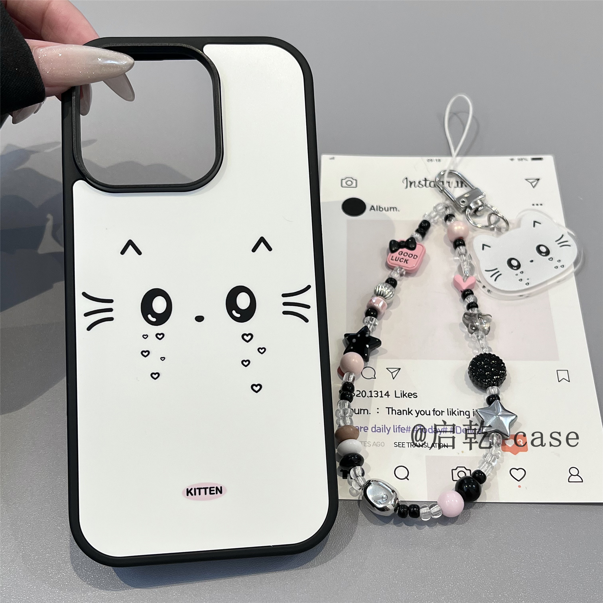 启乾 简约爱心猫咪腕带iPhone16/15手机壳适用苹果14promax菲林硬壳链条挂绳少女心可爱卡通小众韩系ins新款
